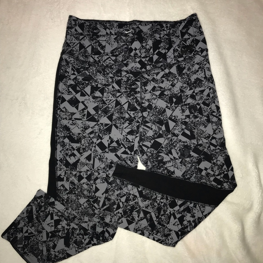 Nike Legendary Crop Leggings